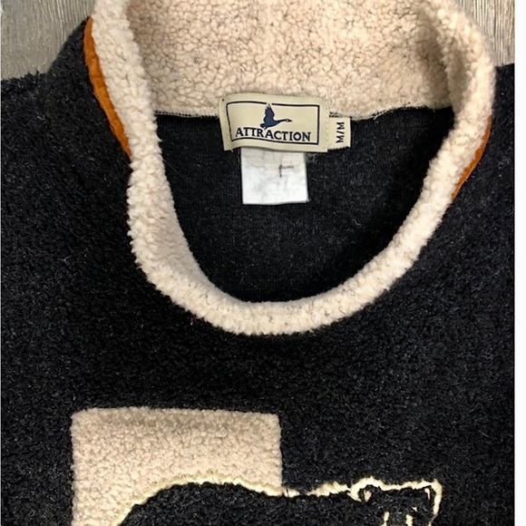Vintage 90s Boxy, Boucle Sweater, Calgary Canada Logo, Bear Applique, Sz… - Picture 2 of 8